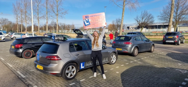 Bridget is geslaagd bij Verkeersschool Linkerbaan