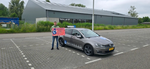 Finn is geslaagd bij Verkeersschool Linkerbaan